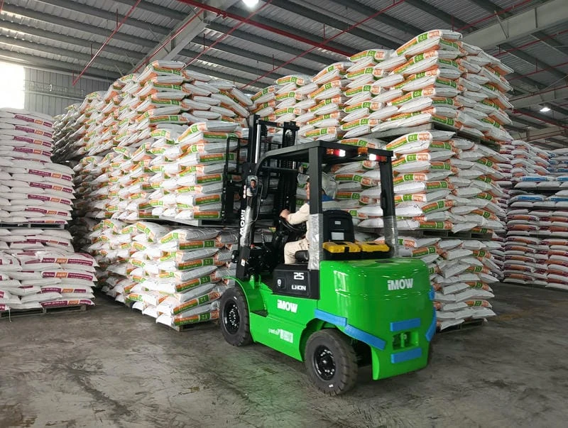 Xe nâng điện ngồi lái