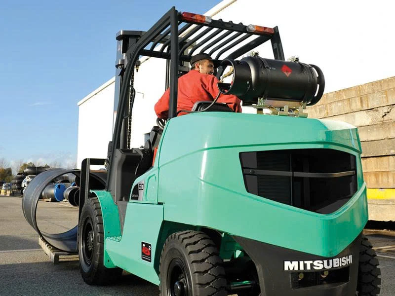 XE NÂNG XĂNG - GAS 5.5 TẤN MITSUBISHI