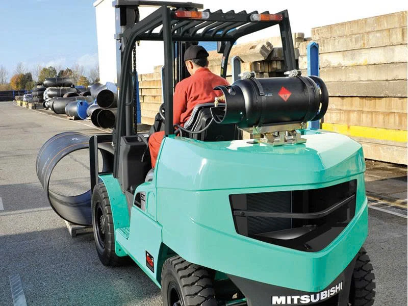 XE NÂNG XĂNG - GAS 4 TẤN MITSUBISHI