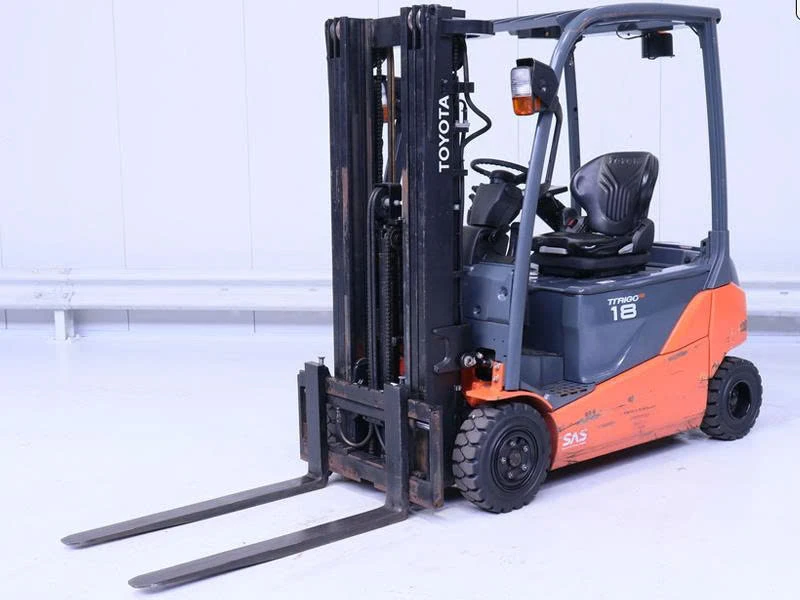 XE NÂNG ĐIỆN TOYOTA 1.8 TẤN 4 BÁNH NGỒI LÁI