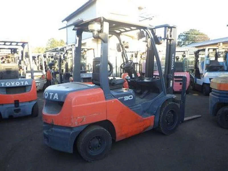 XE NÂNG DẦU DIESEL 3 TẤN CŨ