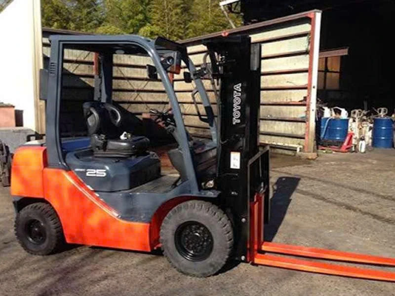 XE NÂNG DẦU DIESEL 2.5 TẤN CŨ